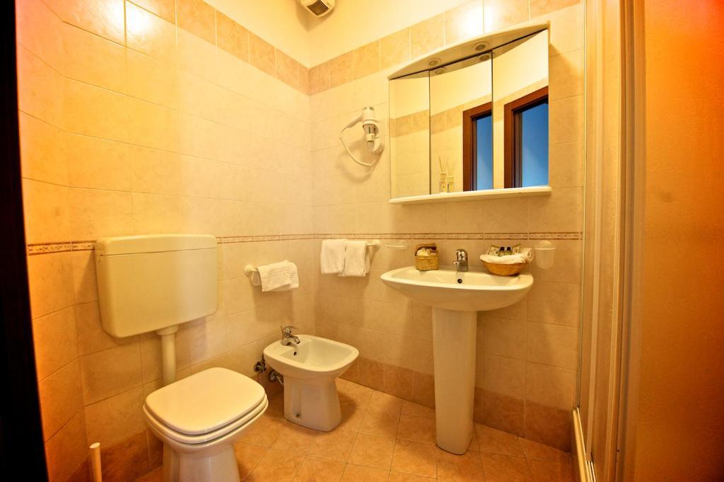 Hotel La Bussola Múggia Pokoj fotografie