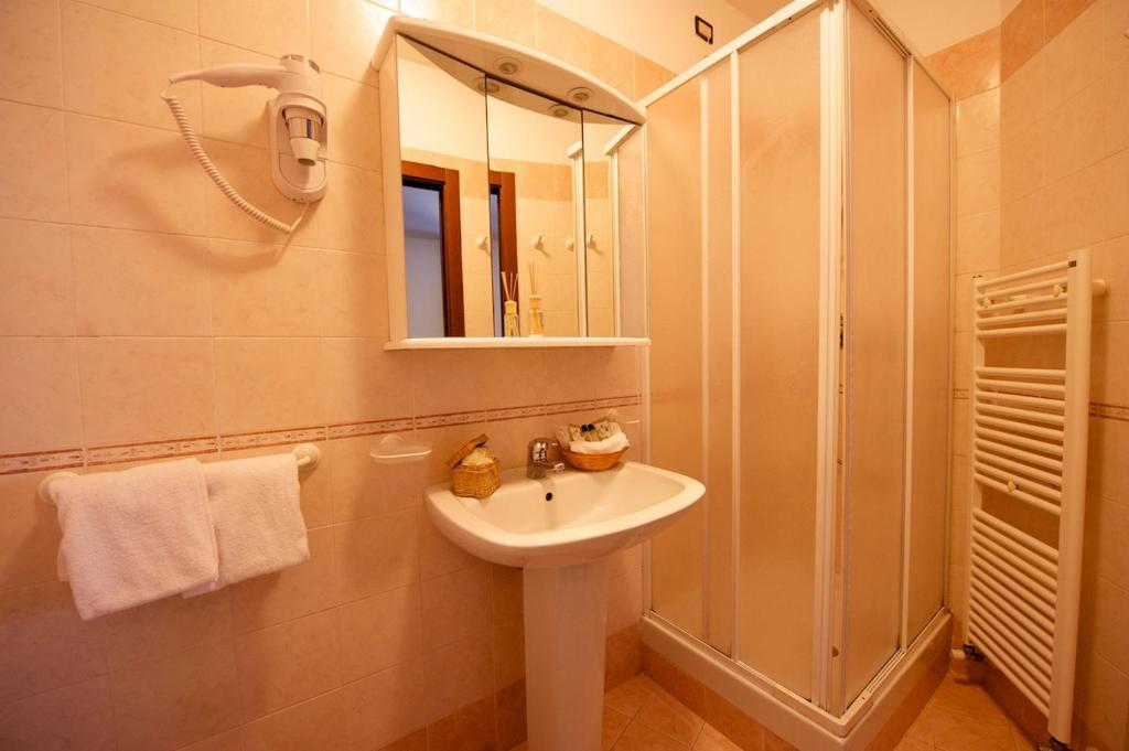 Hotel La Bussola Múggia Pokoj fotografie